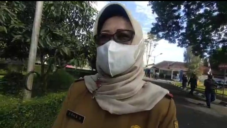 Kepala Dinas Ketenagakerjaan dan Transmigrasi Kabupaten Garut, Erna Sugiarti