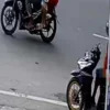 Oknum Tukang Ojek Pamer Kemaluan dari Atas Motor