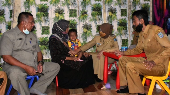 Wali Kota Banjar Kunjungi Korban Penganiayaan Oleh Ayah Tirinya