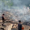 Lupa Memadamkan Tungku, Satu Rumah Semi Permanen Hangus Terbakar