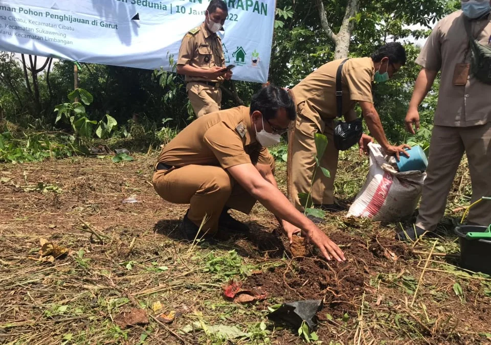 Jamkrindo Lakukan Penghijauan di Garut Bersama Wakil Bupati dan Salarea Foundation