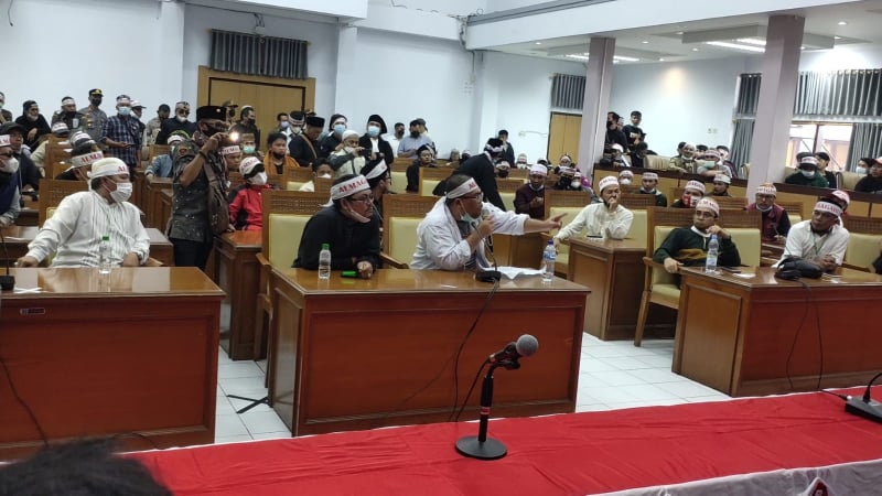 Mantan Pengikut NII Sebutkan Sejumlah Penyimpangan Keyakinan, saat Geruduk Gedung DPRD Garut