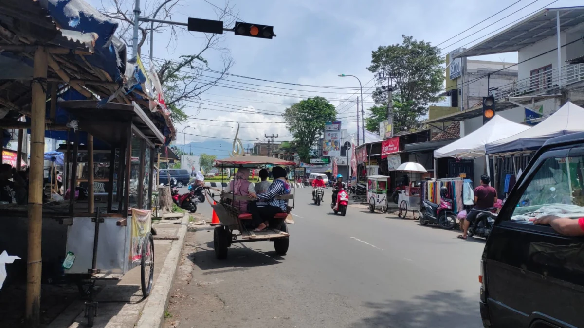 Lampu Rambu Lalu Lintas di Dekat Bunderan Suci Hanya Dioperasikan Warna Kuning