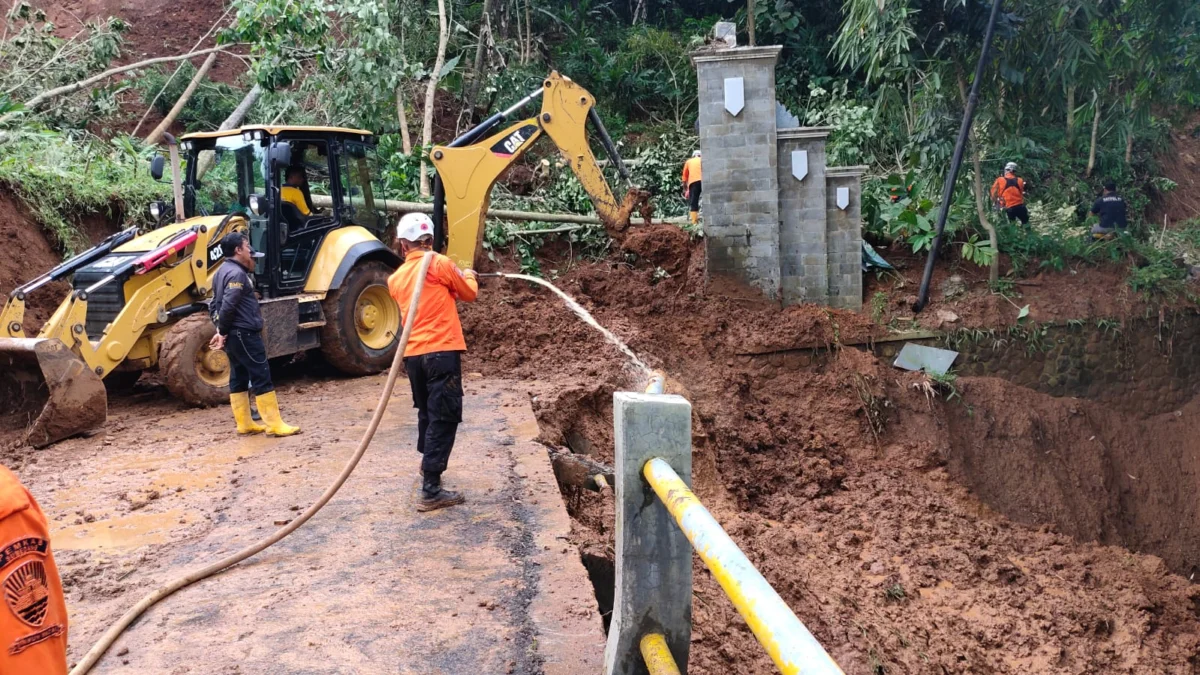 2 Jembatan di Selaawi Rusak Akibat Banjir, Pemkab Garut Akan Lakukan Perbaikan