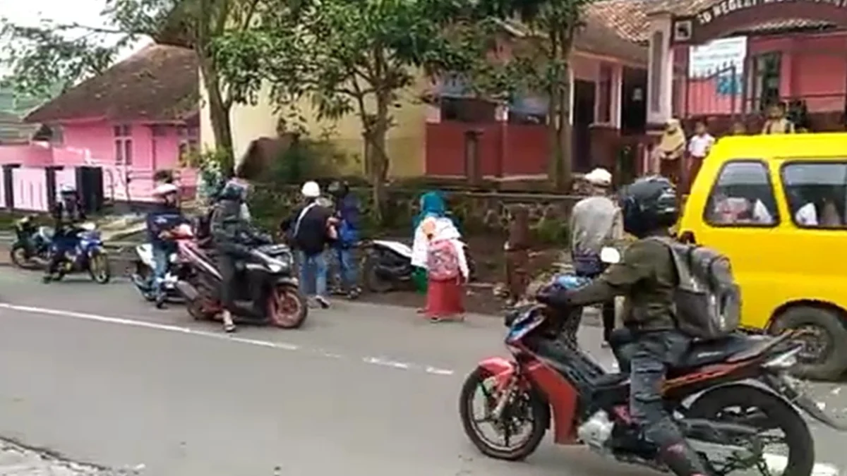 2 Siswa SDN I Mekarsari Garut Ditabrak Motor