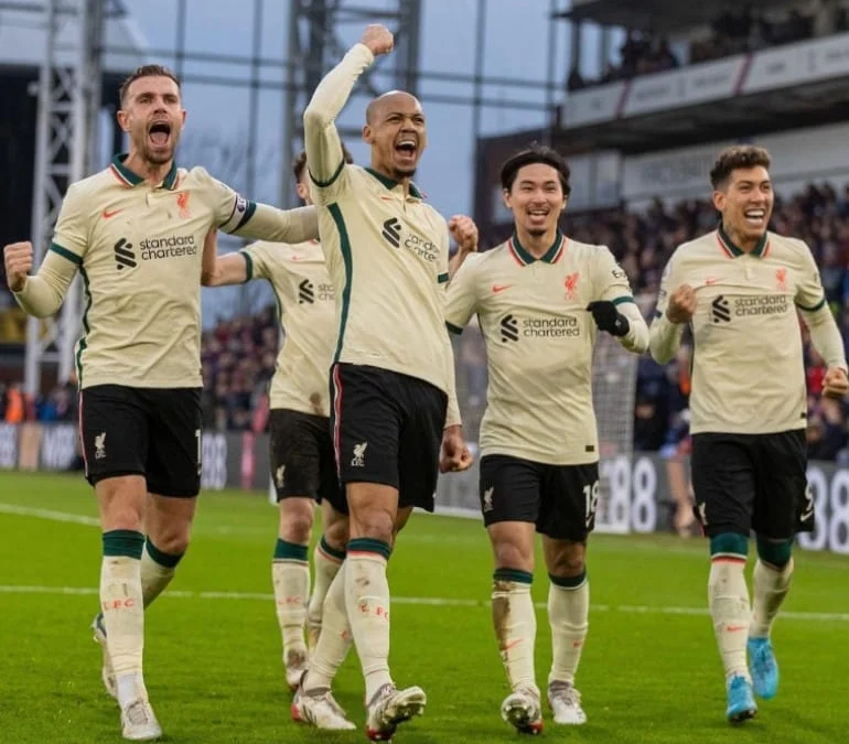 Pecundangi Crystal Palace 3 - 1, Liverpool Tempel Manchester City di Puncak Klasemen