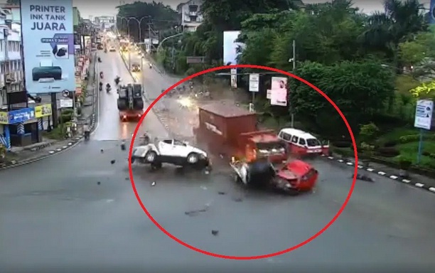 Kecelakaan Balikpapan, Truk Rem Blong Tabrak Banyak Kendaraan, 5 Orang Dilaporkan Meninggal