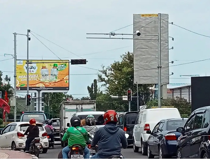 CCTV Lampu Merah Kota Cirebon Pakai Blitz, untuk E Tilang