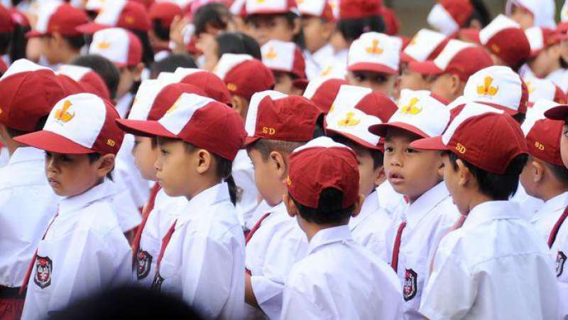 16 Siswa SD di Buton Dihukum Gurunya Makan Sampah, Karena Ribut di Kelas