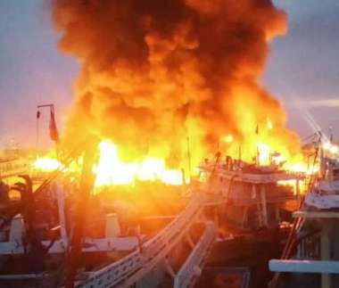 Kapal di Pelabuhan Tegal Terbakar