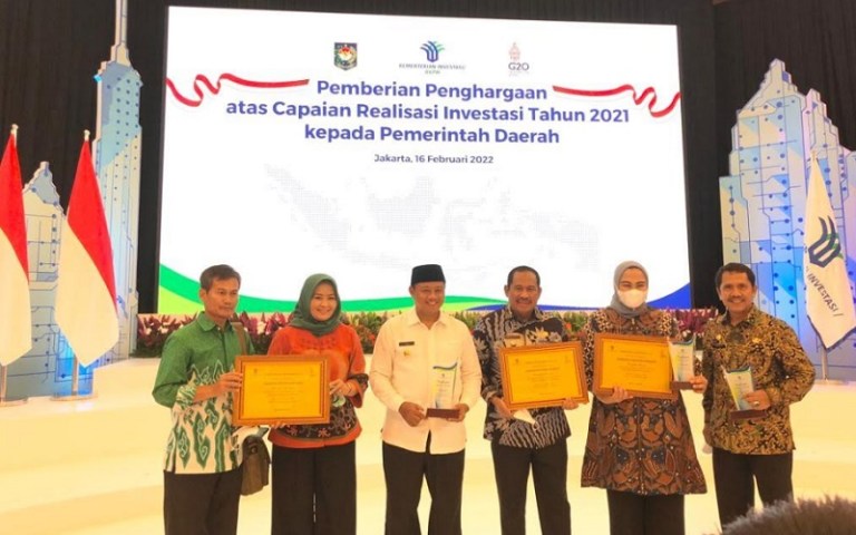 Ridwan Kamil Raih Penghargaan Atas Capaian Realisasi Investasi Sepanjang 2021