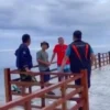 Pantai Sayang Heulang Direnovasi Hasil Desain Gubernur Ridwan Kamil, Warganet: Serasa Lagi di Bali