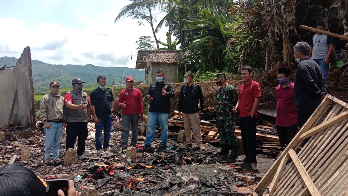 Yudha Puja Turnawan Tak Kenal Lelah Menguatkan Warga yang Terkena Musibah, Kali ini di Desa Cigintung