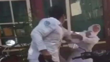 Viral! Video Aksi Pemukulan Yang Dilakukan Oleh Seorang Pelajar Laki-laki Terhadap Pelajar Perempuan