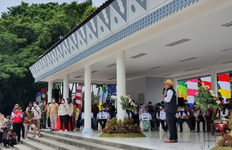 Resmikan Alun-alun Bekasi, Ridwan Kamil Berpantun di Hadapan Warga