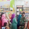 Ibu-Ibu Rumah Tangga di Ciamis, Rela Ngantri Demi Dapatkan Minyak Goreng Murah