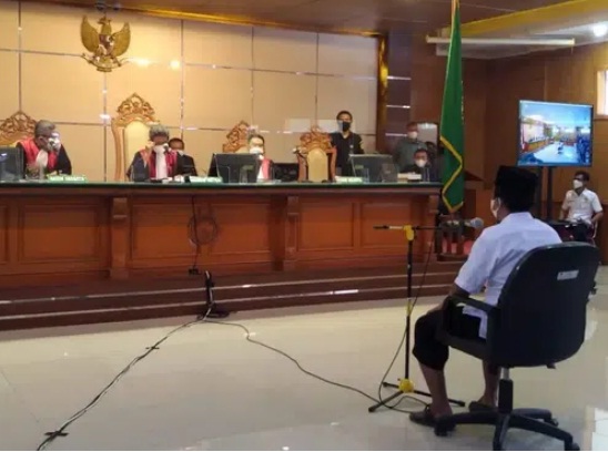 Herry Wirawan Divonis Penjara Seumur Hidup, Bukan Hukuman Mati