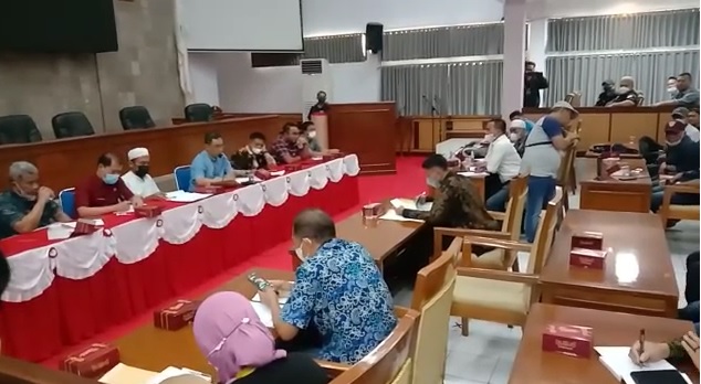 Sengketa Tanah Desa Ciburial Tambah Rumit, Pihak Warga Datangi DPRD Garut