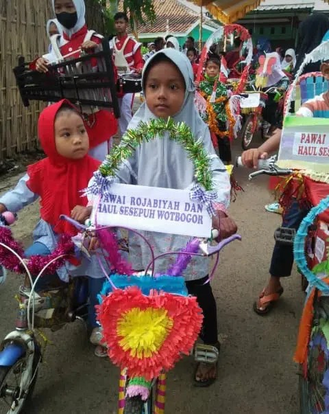 Warga Wotbogor Indramayu, Antusias Gelar Karnaval Dan Haul, Sambut Bulan Suci Ramadhan