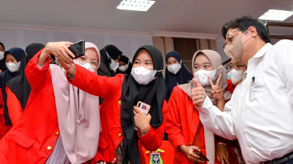 Beri Kuliah Umum di Unhas, Airlangga Hartarto : Pemerintah Mendorong Pengembangan talenta digital