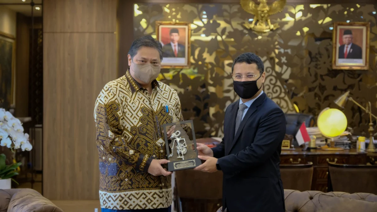 Menko Airlangga dan Menteri Lee Bahas Rencana Ekspor Energi EBT ke Singapura