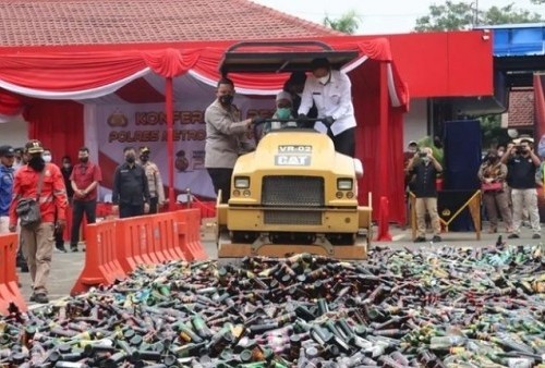 Jelang Ramadan, Polres Metro Tangerang Musnahkan Belasan Ribu Miras dan Sabu Ekstasi