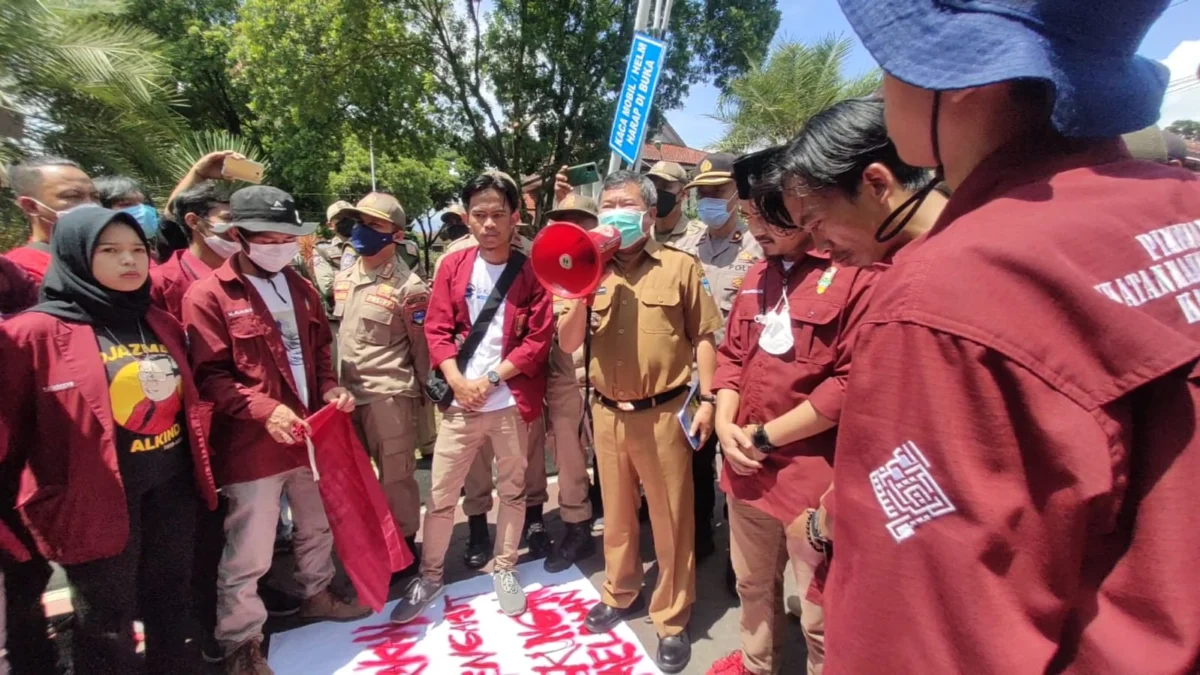 Mahasiswa IMM Demo Seputar Isu Lingkungan ke Kantor Bupati