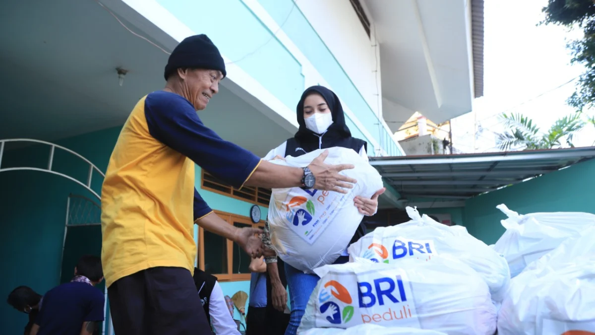 Berbagi Bahagia di Bulan Ramadan, BRI Group Bagikan 80.000 Paket Sembako ke Panti Asuhan, Panti Werdha dan Masyarakat Umum