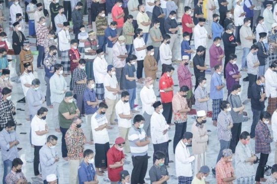 Muhammadiyah Gelar Salat Tarawih Malam Ini Tanpa Jarak Saf