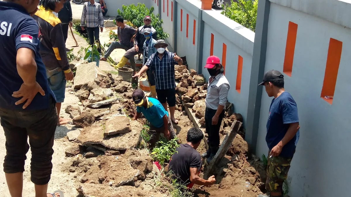Jalan Desa Cibatu-Kertajaya Amblas, Pemdes dan Warga Gotong Royong