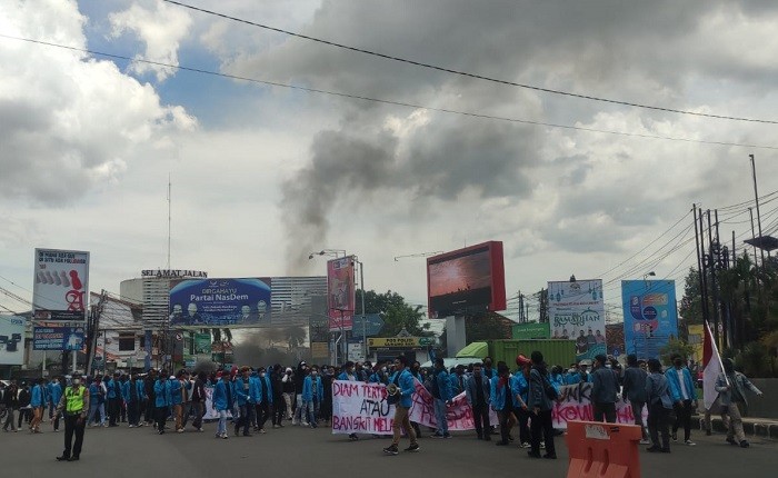 Aliansi Mahasiswa Demo Tolak 3 Periode: Diam Tertindas atau Bangkit Melawan