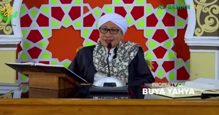 Mengupil Membatalkan Puasa? Ini Penjelasan Buya Yahya