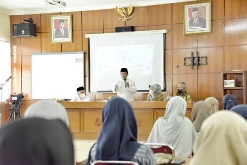 Tinjau Kegiatan SmartTren Ramadhan, Uu Ruzhanul: Penyeimbang Wawasan dan Pembentukan Karakter