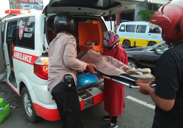 Sepeda Motor Menabrak Becak, Satu Pengemudi Meninggal Dunia