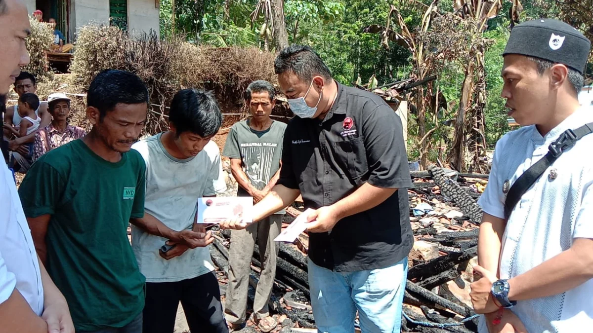 Yudha Puja Turnawan Legislator Garut, Kunjungi Korban Kebakaran di Cibalong