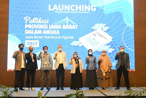 BPS Jabar Luncurkan Publikasi Jabar dalam Angka 2022 Sekaligus Memberikan Penghargaan Kepada OPD di Pemdaprov Jabar