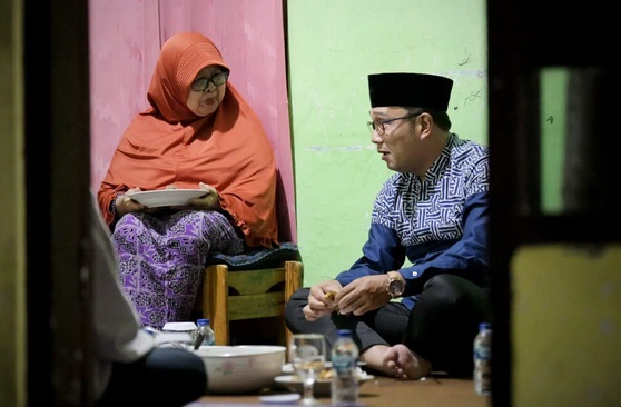 Mak Endah Warga Kuningan Kaget, Ridwan Kamil Sahur di Rumahnya