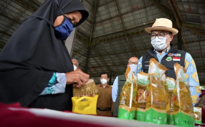 Ridwan Kamil Berjanji akan Cari Cara Agar Minyak Goreng Terjangkau untuk Masyarakat Berpenghasilan Rendah