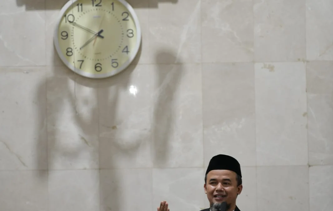 Ulama Lulusan English for Ulama Jadi Khatib Salat Tarawih Berjemaah di Depok