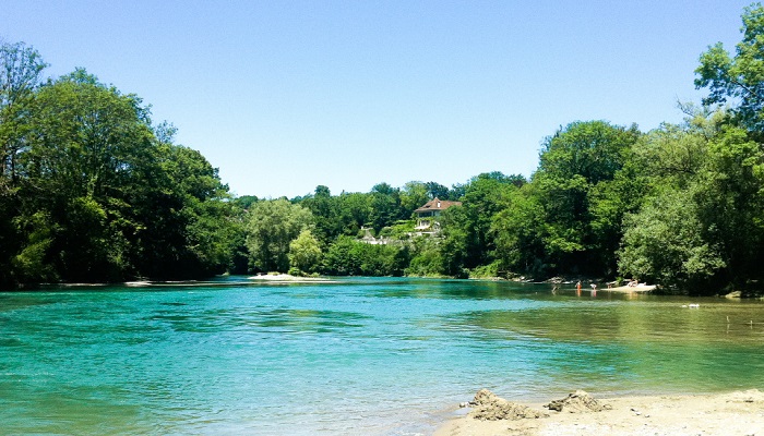 Suhu Air di Sungai Aare Swiss, Ternyata Termasuk Dingin