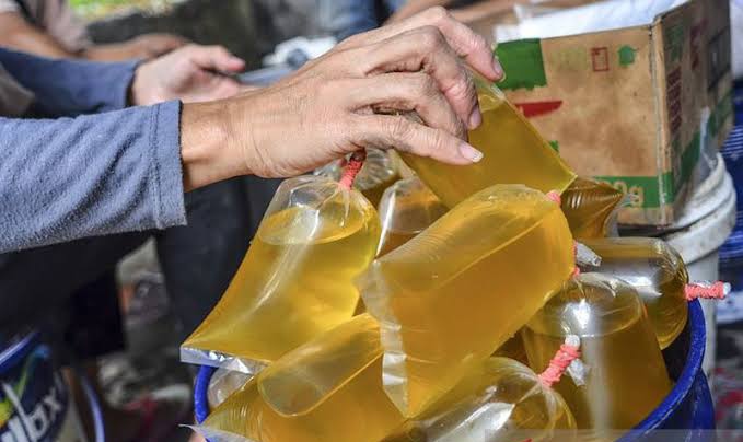 Aturan Baru, Beli Minyak Goreng Curah Harus Pakai KTP