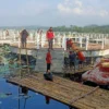 Bersihkan Sampah di Situ Bagendit, Yudha Puja Turnawan Minta Pemkab Garut Terapkan Sanksi Denda