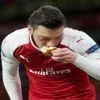 Mesut Ozil Makan Rendang dan Gado-gado di Jakarta