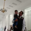 Hari Pertama di Gedung Sate, Ridwan Kamil Gendong Arkana Kemudian Pimpin Rapat