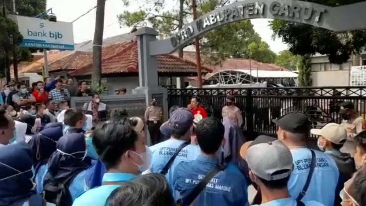 Honorer Nakes Unjuk Rasa di Depan Gedung DPRD Garut, Ada 3 Tuntutan Utama