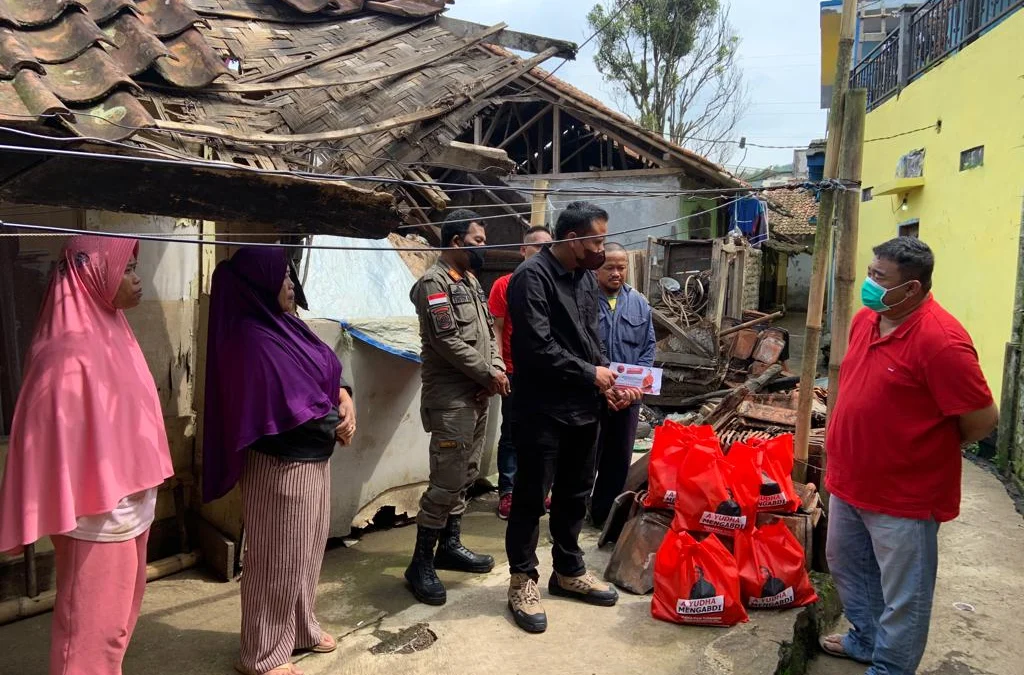 Yudha, Anggota DPRD Garut Kunjungi Rumah Roboh di Desa Cinagara Malangbong