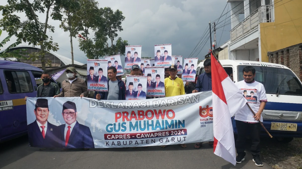 Masyarakat dan Komunitas Garut Deklarasikan Prabowo - Muhaimin, Relawan Sebar Ratusan Striker di Angkot