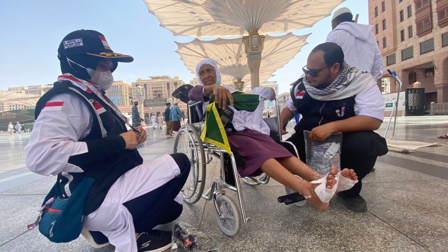 Kaki Jemaah Haji Indonesia Melepuh Injak Lantai Masjid Nabawi