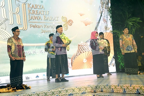 Penampilan Fashion Show Motif Batik Daur Ulang Tutup KKJ dan PKJB 2022