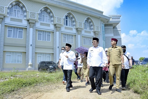 Uu Ruzhanul Tinjau Progres Pembangunan Embarkasi Haji Indramayu